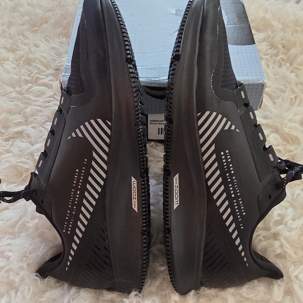 Nike Men's Black Running Shoes - Picture 3 of 10